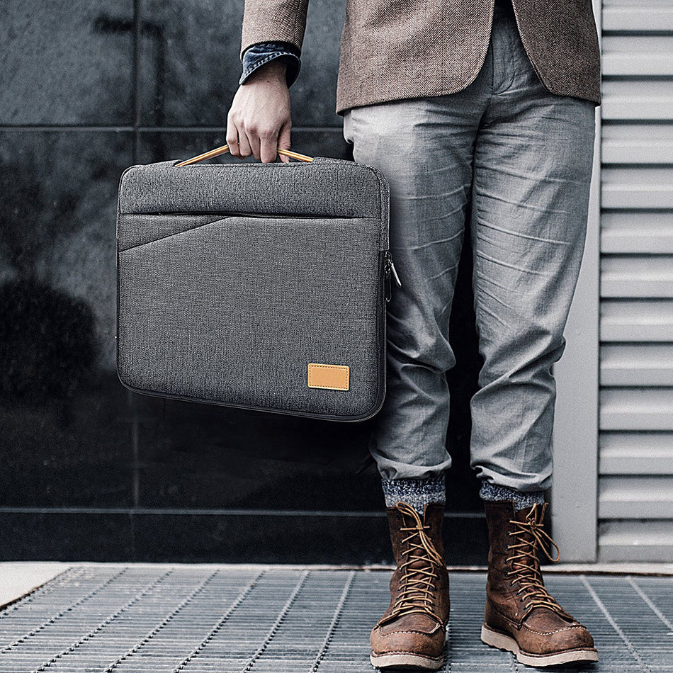 15" MacBook & Tablet Bag – Sleek & Multipurpose